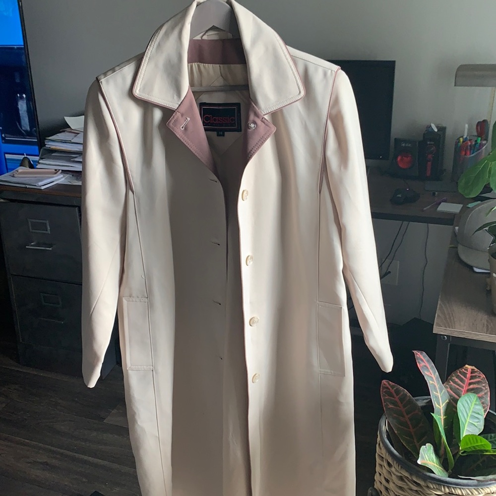 Vintage Women’s size 14 Classic Petites Trench